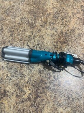BedHead Teal Wave Waver Hair Styling Iron